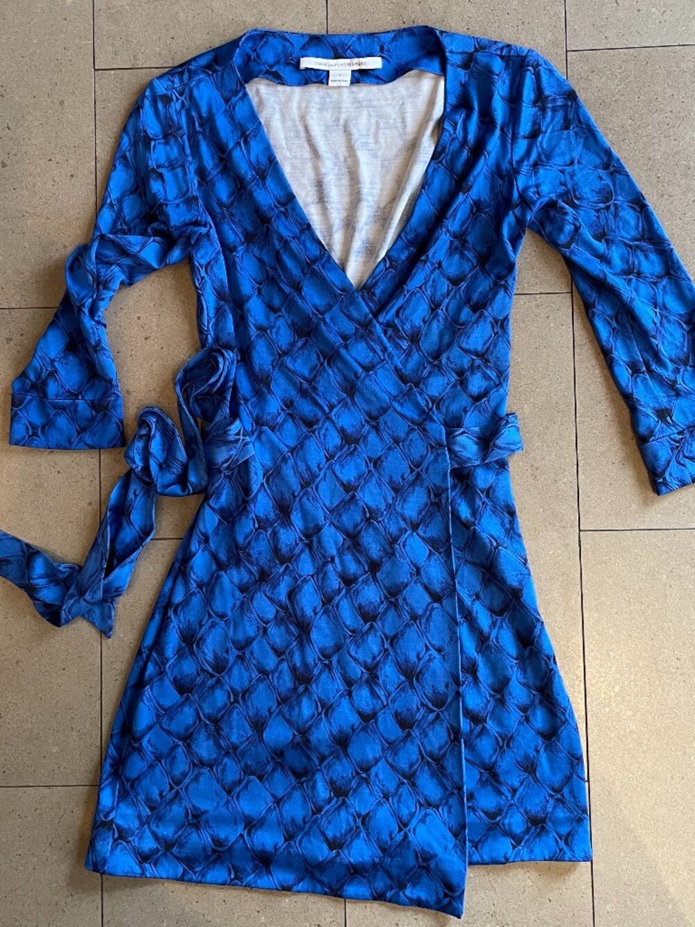 Diane von Furstenberg 100% Silk Blue New Julian Two Wrap Dress-Size 0